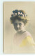 Enfant - Fillette Avec Une Couronne De Fleurs Dans Les Cheveux - Portraits