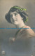 R106417 Old Postcard. Woman - Monde