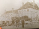 Photo Snapshot 1900 BOURDON-LANCY Sur La Place Des Capucines, La Veille Du Spectacle échelle Homme Qui Monte Chapiteau - Personnes Anonymes