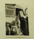 Two Boys And A Woman Enter The Bus - Anonyme Personen