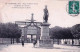 85 - Vendée -  LA ROCHE  Sur YON -  Statue Du General Travot Et L Entrée Principale Des Halles - La Roche Sur Yon