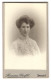 Fotografie Hermann Herzfeld, Dresden-A., Altmarkt, Portrait Junge Dame In Hübscher Kleidung  - Anonyme Personen