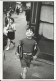 Henri Cartier Bresson Enfant Aux 2 Bouteilles De Vin - Andere & Zonder Classificatie