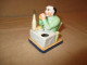 Ancien Encrier En Porcelaine De Vieux Paris Homme à Table XIX ème - Calamai
