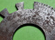 Ancien OUTIL Spécial - JAUGE DE PARIS P1 à 30 - Dixième De Mm 5 à 100 - Acier Diamètre 8 Cm- "Laissé Dans Son Jus"- 1857 - Autres Appareils