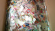 Delcampe - BS0001 Carton De 6 Kgs De Timbres De Divers Pays. Du Bon Temps à Passer.    A Saisir   !!! - Vrac (min 1000 Timbres)