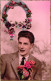 HOMME - FANTAISIE - Mode - Fer à Cheval - Bouquet à La Main - Carte Postale Ancienne - Männer