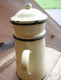 Delcampe - * Ancienne Cafetière émaillée, Jaune-pâle Et Avec Son Filtre (complète) - Andere & Zonder Classificatie