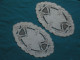 Ancien - 2 Napperons En Coton Blanc Broderie Mécanique Ajourée En Fil Gris - Altri & Non Classificati