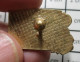 613F Pin's Pins / Beau Et Rare / ADMINISTRATIONS / ELEVE ECOLIER DEVANT UN TABLEAU NOIR - Administraties