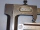 Delcampe - - BOITE COFFRET AVEC 2 PIEDS A COULISSE Aux Forges De Vulcain Et INOXY  E - Outils Anciens