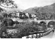 06 ST MARTIN VESUBIE AJ#MK077 VUE SUR UN VILLAGE ET UN PONT - Saint-Martin-Vésubie