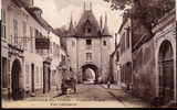 VILLENEUVE SUR YONNE - Porte De Joigny. Vue Intérieure. (Entrée De L´Hôtel Du Dauphin) - Villeneuve-sur-Yonne