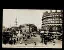 598 -  CPA Londre Tres Anime .hommes Affiches,omnibus,etc....TB - Trafalgar Square