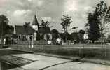 EAUBONNE - La Vieille Eglise Et Le Terrain De Sports - Ermont-Eaubonne