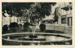 47 - NERAC. Le Jet D'eau Et L'Avenue Mondenard. - Nerac