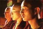 Movie Advertisement 'Samsara' - Monks At Prayer - Buddhismus