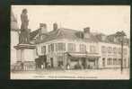 Liancourt. Place De La Rochefoucauld. Hôtel Du Commerce. Animée. - Liancourt