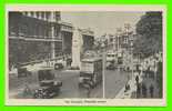 LONDON, UK - WHITEHALL - THE CENOTAPH - ANIMATED WITH TRUCKS, BUSSES, PEOPLES - - Londres – Suburbios