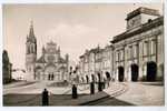 33 - BAZAS. La Cathédrale, La Place Et L'Hôtel De Ville. - Bazas