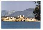 Antibes: La Vieille Ville Devant Le Haut Pays (05-3832) - Antibes - Old Town