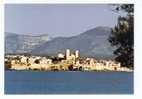 Antibes: La Vieille Ville Devant Le Haut Pays (05-3832) - Antibes