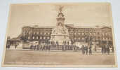 LONDON - VICTORIA MEMORIAL AND BUCKINGHAM PALACE. - Buckingham Palace