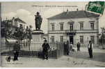 FEURS  -  HOTEL DE VILLE -  STATUE DU COLONEL COMBES - Feurs