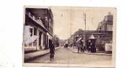 CARTE POSTALE DE FRANCE CAUDRY DANS LE NORD  RUE GAMBETTA ABIMEE MAIS ANIMEE DOMMAGE - Caudry