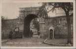 Carte Postale De GUELMA - PORTE HACKETT, Entrée De La Caserne . - Guelma