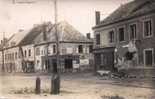 Carte Photo Sissonne (02, Aisne) Guerre : Rue , Maisons Et Commerces Bombardés - Sissonne