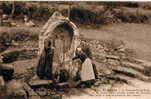 2712  - Le Faouet - La Fontaine Sainte-Barbe Ou Les Jeunes Filles..... - Le Faouet