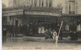 BEZONS Inondation 1910 - Un Groupe De Sinistrés Et De Sauveteurs - Bezons