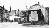 Bastogne Monument Aux De La Ville Et Le Séminaire Nr 11 - Bastogne