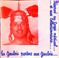 LES GAULOIS PARLENT  AUX GAULOIS ° AVEC AUTOGRAPHE SUR VINYL 45 TOURS - Handtekening