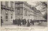 CPA 75 Paris Vécu - L´Avenue Des Champs Elysées - Les Promeneurs - Lotti, Serie, Collezioni