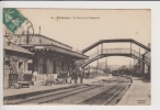 PUTEAUX, La Gare Et La Passerelle (animée, Train à L´arrière Plan) - Puteaux