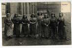Groupe De Trieuses De Charbon -femmes Devant Le Batiment - Mines