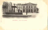 24 - DORDOGNE - NONTRON - PLACE De La MAIRIE ANIMEE - FONTAINE - GRAND HOTEL - Avant 1904 - Nontron