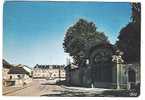 MONTIER-EN-DER ,Place A. Lebon ; + Illustrée D'un Portique Avec Tete  De Cheval  ;B/TB - Montier-en-Der