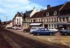 Cpsm Guise (02, Aisne) Place D'Armes, Voitures, Commerces, Café "Le Central" , Esso ..... - Guise
