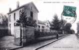 Cpa Beaumont Sur Oise (95, Val D´Oise) Ecole Des Filles, Petite Animation. 1910. Ed Frémont - Beaumont Sur Oise