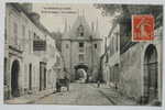 VILLENEUVE SUR YONNE  PORTE DE JOIGNY  VUE INTERIEUR(  HOTEL DU DAUPHIN) - Villeneuve-sur-Yonne