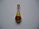 Magnet : Bouteille De Cognac Oteeid (5,5 Cm De Haut, 2,2 Cm De Large) - Other & Unclassified