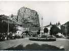 04 CASTELLANE La Place Et Le Rocher (poste, Hotel Du Commerce Visibles) - Castellane