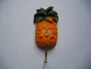 Magnet : Ananas (visage) Avec Crochet (9,5 Cm De Haut, 3,8 Cm De Large) - Magnets