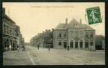 61 - PUTANGES - La Place Du Marché Et L´Hôtel De Ville - ANIMÉE - Putanges