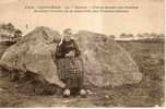 Dolmen Et Menhirs - Ref No  38- Locronan- Pierre Sacree Des Druides Donnant Maternite Aux Femmes Steriles  - Bon Etat - Dolmen & Menhire