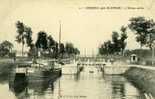 D. 62. ARQUES - ( Prés ST- OMER) - L'ecluse Carrée ,  Pont Tournant Avec Péniche - Arques