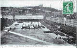 Lyon - Une Revue Des Troupes Sur La Place Bellecour - Lyon 1